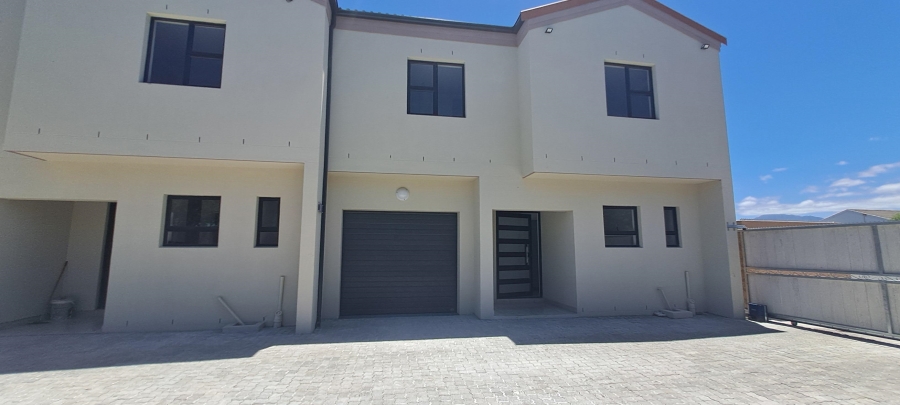 3 Bedroom Property for Sale in Dobson Western Cape